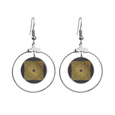 Imagem de Brincos de folha dourada da cultura aduaneira da Tailândia com pingente de argola