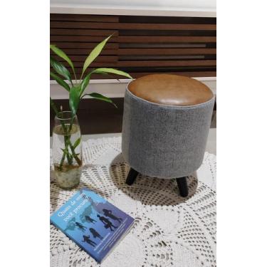 Imagem de Puff Decorativo Redondo 40x30 pés palito, tecido Linho Cinza com Couro