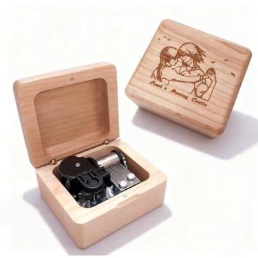 Imagem de Teykst Caixa de música de madeira feita à mão, design gravado, caixas musicais de bordo natural e nogueira, presentes para aniversário, Natal (Merry Go Round of Life, Maple)
