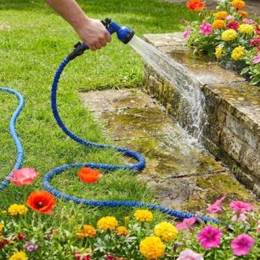 Imagem de MANGUEIRA DE JARDIM MÁGICA EXPANSIVA 3O METROS AZUL COM GATILHO 7 MODOS DE JATO E ENGATE RÁPIDO INCLUSO