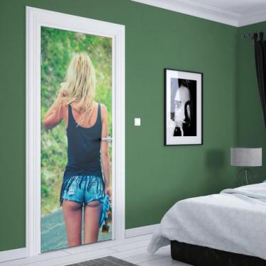 Imagem de Adesivo de Porta Mulher Skatista Sensual 02 - Império da Impressão, P 