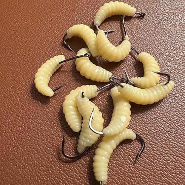 Imagem de 12 peças de isca de pesca de larva de borracha, pacote com 12 unidades, amarelo macio e realista, pré-equipado com ganchos para truta robalo, bluegill água doce, amarelo