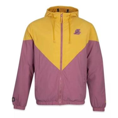 Imagem de JAQUETA CORTA VENTO LAKERS CORE NEW ERA AMARELA/VERMELHA-Masculino