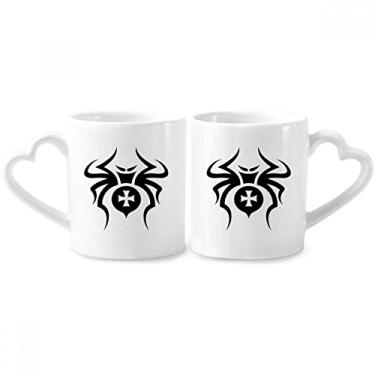 Imagem de Conjunto de canecas de porcelana para casais, ilustração de inseto preto, com desenho de aranha, coração