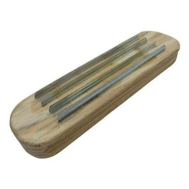 Imagem de Raspadeira De Serrinha Em Madeira Com Chapa De Zinco Para Pelos Cavalo