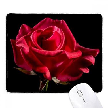 Imagem de Mousepad de borracha para jogos com bordas costuradas e rosas vermelhas escuras