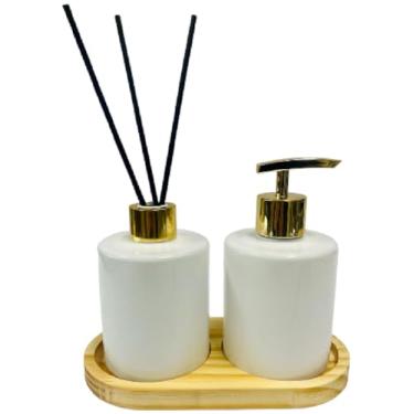 Imagem de Kit Lavabo Branco/Válvula Dourada (Porta Sabonete Líquido e Difusor de Ambiente) - 400ml e bandeja invernizada pínus