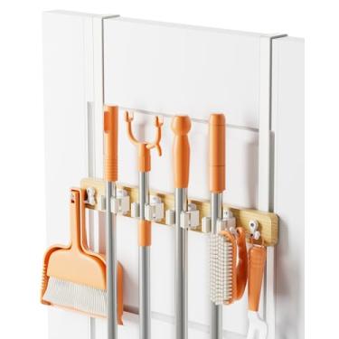 Imagem de Vosturdy Suporte de parede para esfregão e vassoura, sem furadeira sobre a porta, vassoura e suporte de esfregão com 4 compartimentos e 2 ganchos, cabide de ferramentas de madeira para lavanderia