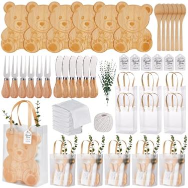 Imagem de 55 peças de prêmios de chá de bebê para vencedores de jogos, 6 conjuntos de presentes de tábua de queijo em forma de urso com colheres espalhadores de manteiga, sacos de presente, toalhas de cozinha