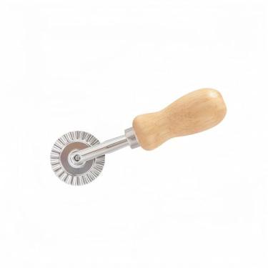 Imagem de Hiiooweiyi Roda de cortador de massa – Roda de cortador de massa – Roda de corte de pizza para ravioli de massa para casa e cozinha, cabo de madeira e liga de zinco canelada, 13 cm C x 3 cm L