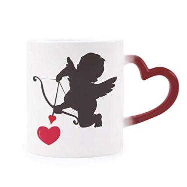 Imagem de Caneca Love Cupid Angel com estampa de coração sensível ao calor vermelha que muda de cor