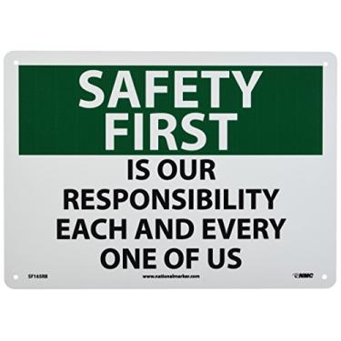 Imagem de NMC SF165RB OSHA Sign, Legend "Safety First - é nossa responsabilidade cada um de nós", 35,5 cm de comprimento x 25,4 cm de altura, plástico rígido, preto/verde em branco