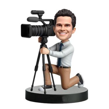 Imagem de Cameraman Bobblehead feito à mão personalizado a partir da sua foto tripé câmera profissional presente para pai, irmão, videografia, entusiastas, aniversário, aniversário lembrança