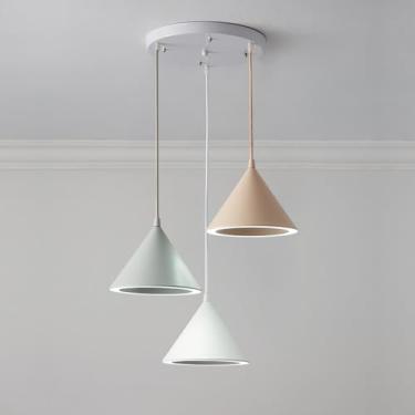 Imagem de KSSTEVNBD Luminária pendente de LED nórdica moderna de 3 luzes, cor macaron, luminária suspensa de meados do século com sombra cônica de ferro geada, 3 * lustres ajustáveis de 18 W, 3000 K/rosa +