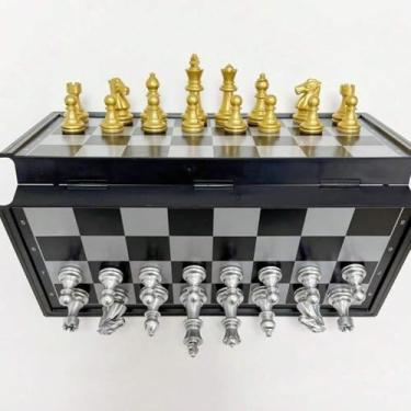 Imagem de Tabuleiro de Xadrez Magnético Dobrável, Peças Douradas e Prateadas, 32x32cm, Plástico Resistente, com 32 Peças, Jogos de Estratégia