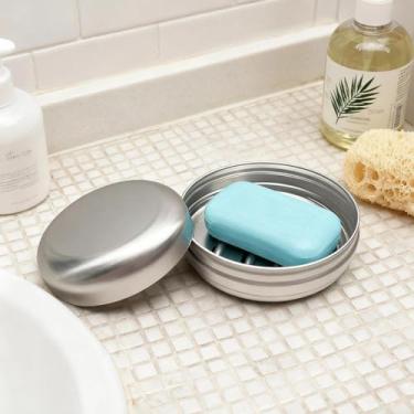 Imagem de Saboneteira redonda criativa com orifícios na parte inferior, perfeita para drenar sabão e armazená-lo em casa ou durante a viagem.