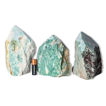 Imagem de Jadeíta Natural Pé e Bico Serrado 1 a 2 Kg 13 a 16cm Tipo B - Cristais
