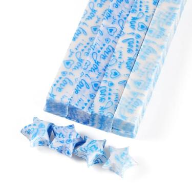 Imagem de 540 folhas de fita de papel de estrela de origami luminosa, padrão de coração com a palavra Love You, papel dobrável estrelas da sorte que brilha no escuro para decoração de artesanato artesanal, azul