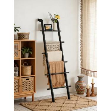Imagem de Escada de cobertor preto com prateleira superior para sala de estar - Suporte de cobertor decorativo de madeira de 170 cm, 5 camadas com ganchos laterais para pendurar - Suporte rústico para toalha de