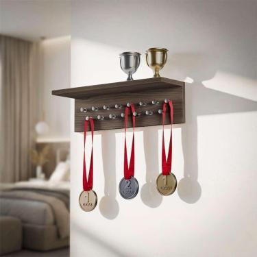 Imagem de Porta Medalhas Nogal com Suporte para Troféus em MDP 15mm Marrom Mercado das Prateleiras 45CM