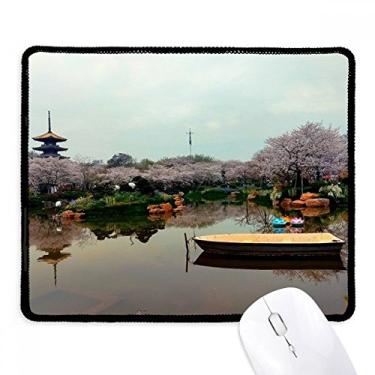 Imagem de Mousepad fotográfico rosa Bough preto com borda costurada antiderrapante