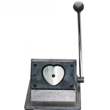 Imagem de Cortador de coração de crachá manual, cortador de botão de coração, molde gráfico gráfico de mesa de metal, diâmetro de papel cortado 62 x 70 mm, para fabricação de crachás