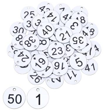 Imagem de GORGECRAFT 1 caixa 50 peças etiquetas de número de plástico redondas 1-50 etiquetas de bagagem com furo gravado numerado identificação etiquetas penduradas para dormitório organizado chaveiro