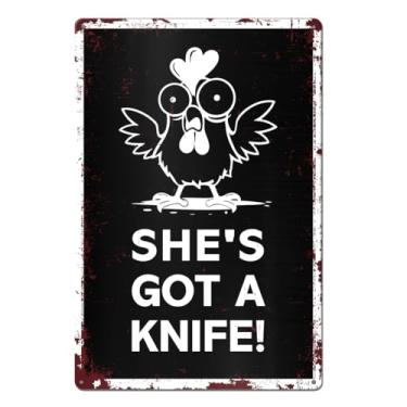 Imagem de Placa de cozinha engraçada estilo vintage She's Got A Knife para decoração de parede de casa, cozinha, restaurante, arte de galinha, 20 x 30 cm