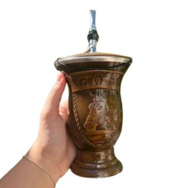 Imagem de Kit Chimarrão: Cuia Porongo com Gravura de Cavalo, Bomba de Inox e Bocal de Inox (Marrom pedra preta)