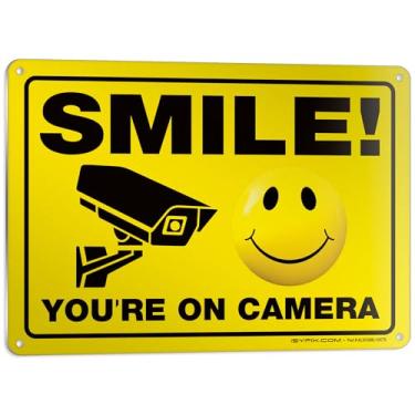 Imagem de iSYFIX Placa refletiva Smile You're on Camera para casa – 1 pacote 25 x 17 cm – 100% livre de ferrugem, placa de alumínio .040, laminada para UV, clima, resistência ao desbotamento, placa de câmera de