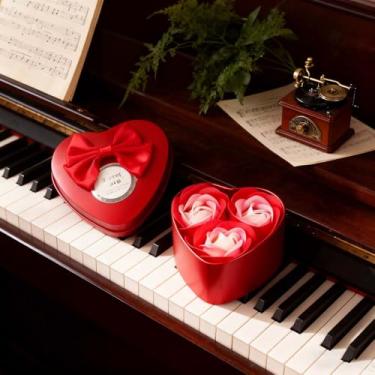 Imagem de 3 caixas românticas de flores de rosas artificiais – Caixa de presente em forma de coração com rosas falsas para o dia dos namorados, casamentos, aniversários e ocasiões especiais (vermelho)