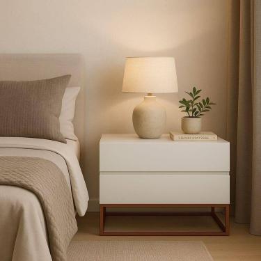 Imagem de Mesa De Cabeceira Retrô Alto Padrão Com 2 Gavetas Base Cobre Off White