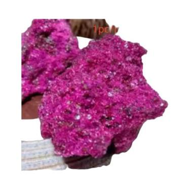 Imagem de Rubi De Cura De Alta Qualidade Com Epidoto, Amostra Bruta, Cristais Na