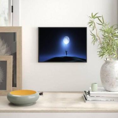 Imagem de Quadro Fotografia Menina Com Lua 33X24 C/Vidro Madeira Preta