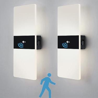 Imagem de Lâmpada de parede de LED alimentada por bateria, 2 peças de lâmpada magnética operada por bateria com detector de movimento interno, lâmpadas de cabeceira, luzes noturnas infantis recarregáveis, iluminação de parede USB com sensor, 6000 K