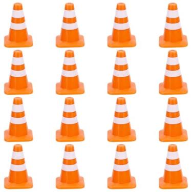 Imagem de 16 mini cones de trânsito, pequenos cones de construção de 3,5 cm para estrada, pequenos sinais de cautela, mini sinais de segurança de trânsito, barricadas para cena de rua em miniatura