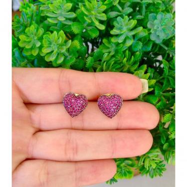 Imagem de Brinco Coração Rubi Maior Cravejado Em Banho De Ouro