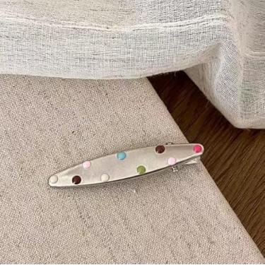 Imagem de 1 grampo de cabelo pentagrama de metal em forma de estrela, design colorido de bolinhas, fixação segura para adolescentes, festas, estilo diário, estilo folha