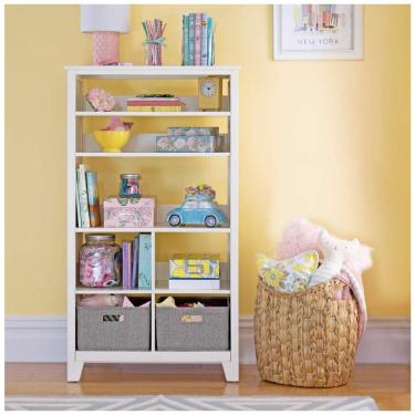 Imagem de Estante infantil alta Martha Stewart Living & Learning branca em madeira com 7 nichos e cestos de tecido para quarto e brinquedoteca