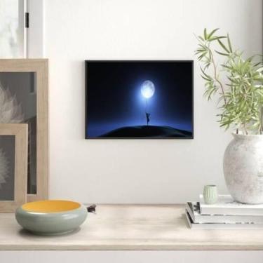 Imagem de Quadro Fotografia Menina Com Lua 33X24 C/Vidro Madeira Preta - Quadros