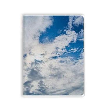 Imagem de Caderno Dakr Blue Sky com nuvens brancas, capa de goma