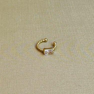 Imagem de Ear Cuff Dourado com Zircônia Retangular Rebeca - Vorax Woman