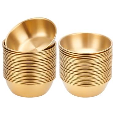 Imagem de UNICRAFTALE 50 peças de pratos de tempero de aço inoxidável redondos de metal, copos, tigelas pequenas douradas, mini pires, pratos de ramequins, tigelas pequenas de sushi, prato de aperitivo para