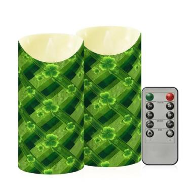 Imagem de Wassud Pacote com 2 velas xadrez de trevos de quatro folhas sem chama com controle remoto, velas realistas cintilantes com temporizador, velas decorativas para Natal, casamento, festa, decoração de
