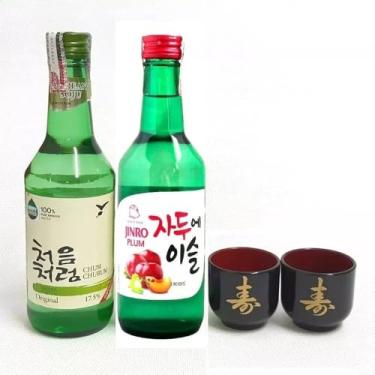 Imagem de 02 Bebida Alcoólica Soju Coreano Original e com Sabor Morango/Pêssego/Uva/Toranja/Yogurt/Ameixa/Blueberry + 02 Copo Guinomi (Copo Ideograma (Kotobuki), Ameixa (Plum))