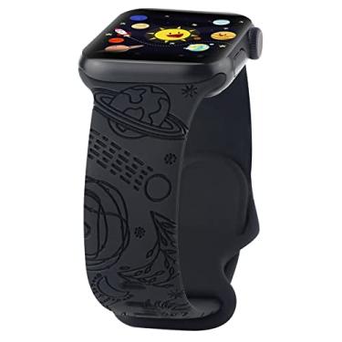 Imagem de Pulseira de silicone Planet gravada compatível com Apple Watch de 38 mm, 40 mm e 41 mm, linda pulseira esportiva estampada a laser sofisticada compatível com iWatch séries 7, 6, 5, 4, 3, 2 e 1 e SE,