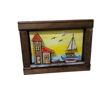 Imagem de Artesanal Quadro Decorativo Rústico em Madeira, Tema Marítimo com Farol e Veleiro, Pintura Artística com Fundo Amarelo e Azul, Estilo Náutico para Decoração de Parede