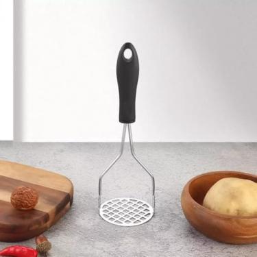 Imagem de Espremedor De Batata Amassador Legumes Feijão Resistente Aço Inox. Simples de Usar, Perfeito para Amassar Rapidamente e Fazer Pratos Deliciosos como Nhoque, Purê.
