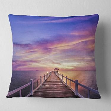 Imagem de Designart ponte de madeira sob o céu roxo píer paisagem marítima sala de estar, sofá, enchimento de almofada de alta qualidade + capa de almofada impressa em ambos os lados 40,64 cm x 40,64 cm