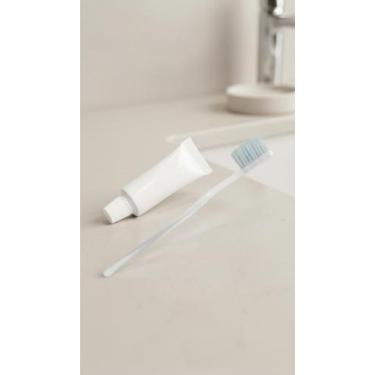 Imagem de Kit 50 Escovas de Dente e Creme Dental 30g Descartável - Congratulatio